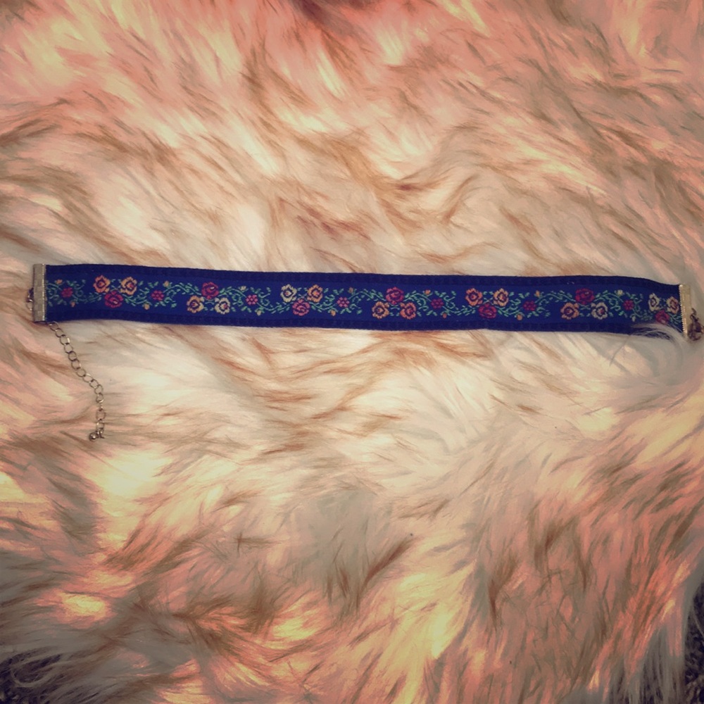 Floral choker